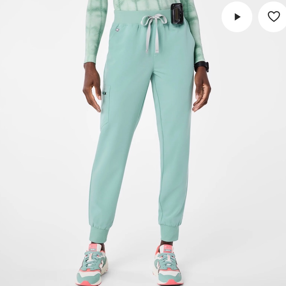 Figs scrub set Seaglass Zamora joggers & Rafaela oversized top. Small